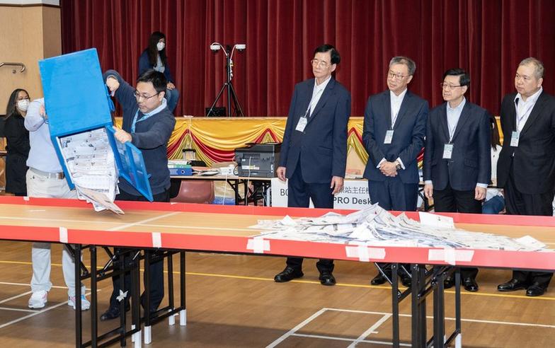 香港區議會選舉2023：「整頓」後首次投票率「史上最低」　李家超下令徹查票站系統故障