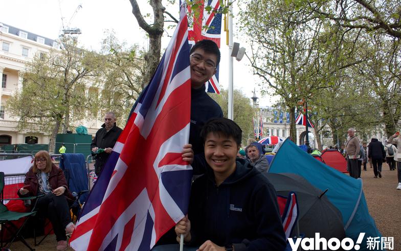 查理斯加冕｜英國直擊　大批民眾通宵守候　排隊港人：見證歷史時刻