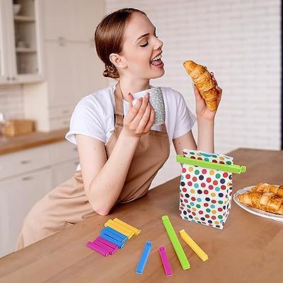 100 Pcs Reusable Plastic Bread Clips - Keep Your Food Fresh with 7/8 x 7/8  inches Food Bag Clips (Green)