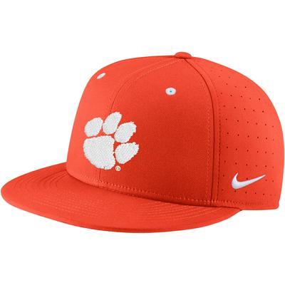 Nike Arkansas Razorbacks Aerobill True Fitted Baseball Cap in Red