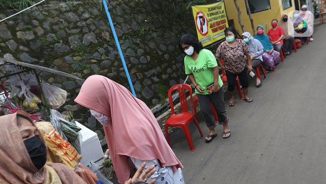 FOTO Waspada Corona Belanja di Pedagang Sayur  Keliling 