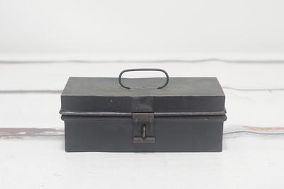 Rare Vintage ./ Antique 1920S Falls City Brand Tackle Box Divided