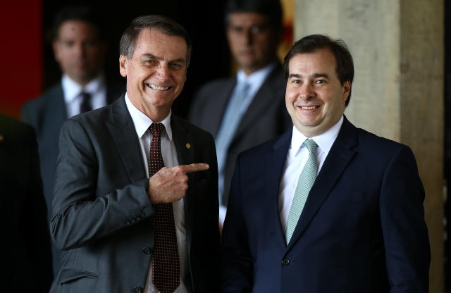 **ARQUIVO** BRASÍLIA, DF, 14.11.2018: O presidente do Brasil, Jair Bolsonaro, e o presidente da Câmara dos Deputados, Rodrigo Maia, se encontram em Brasília. (Foto: Pedro Ladeira/Folhapress)