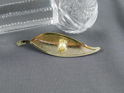 Vintage 18K Yellow Gold Pearl Leaf Brooch/Pin, Circa 1960