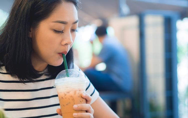 營養師點名「這10種飲料」看起來很健康，其實糖超多！ 天然、高蛋白都中鏢