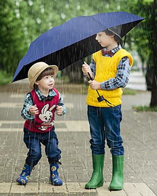 This Backpack Has a Retractable Umbrella For Sun and Rain