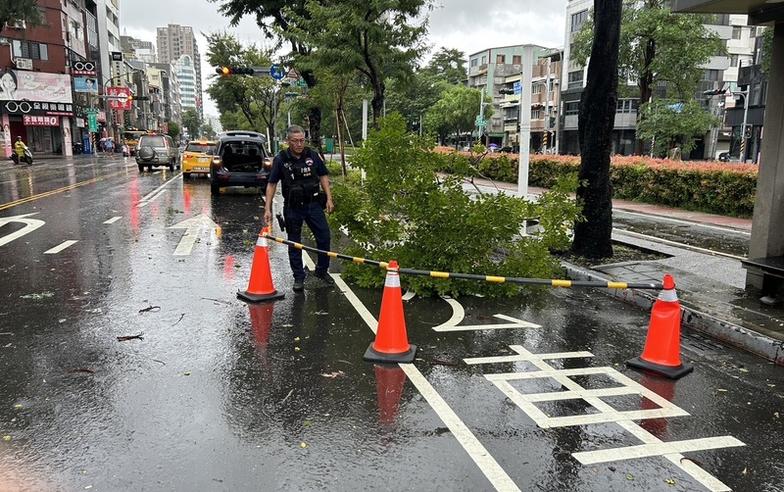 【本日焦點】山陀兒稍減弱 風雨威脅仍在／氣象署：各方拉扯 秋颱預報難／伊朗大量射彈 以色列總理警告