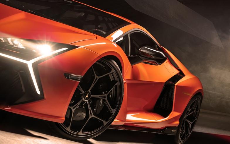 日本普利司通攜手 Lamborghini 推全球首款油電混合超跑輪胎 V12 Revuelto 獨家搭載 Potenza Sport