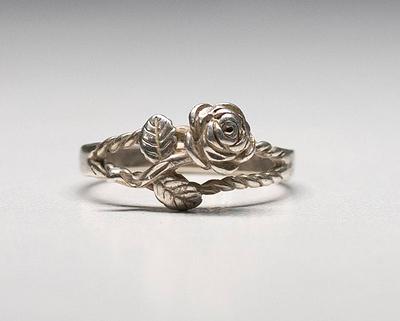 GNIRTSI Women's Birth Flower Ring