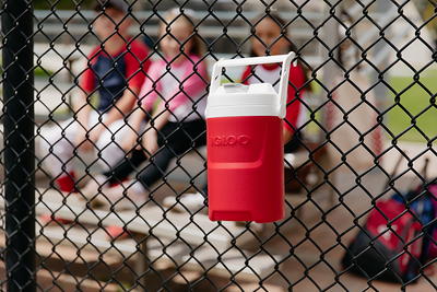Igloo 1 Gallon Sports Beverage Jug with Hooks - Red