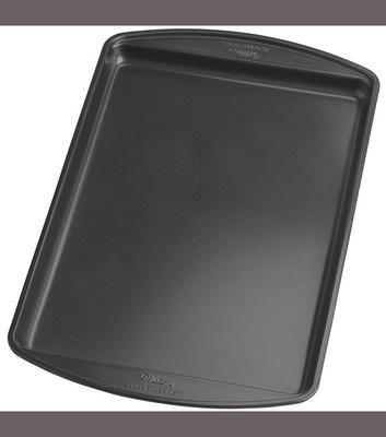 Wilton 13x9 Covered Cake Pan