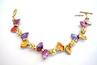 Bracelet Made Of Czech Glass Beads Leaf Shape With Vintage Swarovski &  Toggle Clasp Metal in Antique Gold - Yahoo Shopping