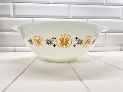 Pyrex 4 Qt Mixing Bowl With Pour Spout