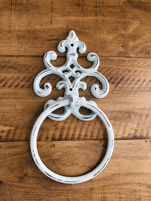 Elegant Iron Paper Towel Holders for Stylish Kitchens