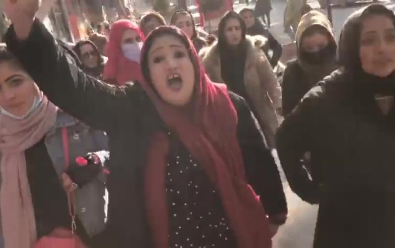 阿富汗婦女抗議塔利班禁止女性單獨長途旅行