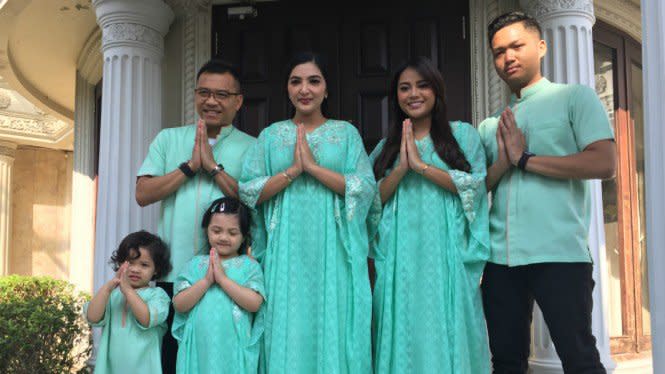 27 Baju  Seragam Keluarga  Anang  Ashanty Paling Trend 