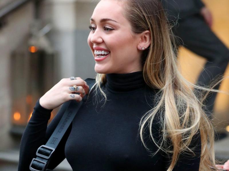 How Miley Cyrus Colorist Keeps Her Blonde Hair Long Healthy