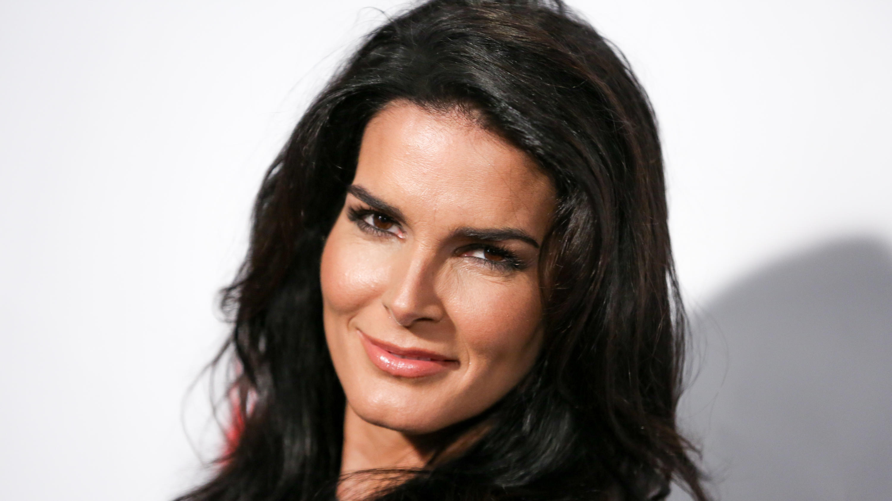 Angie Harmon gets engaged on Christmas