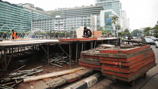  FOTO  Persiapan Panggung  Hiburan  untuk Tahun Baru di HI