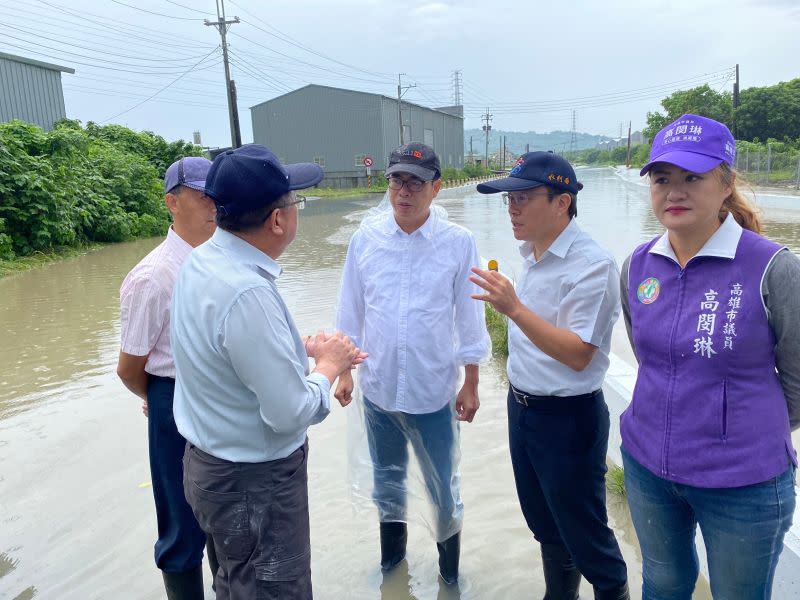 快訊／豪雨狂襲高雄市 「5區」急宣布明天停班、停課 - Yahoo奇摩股市