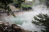 北投親子遊～地熱谷公園環湖繞一圈，賞硫磺蒸氣瀰漫的自然景觀，煮溫泉蛋好吃又有趣