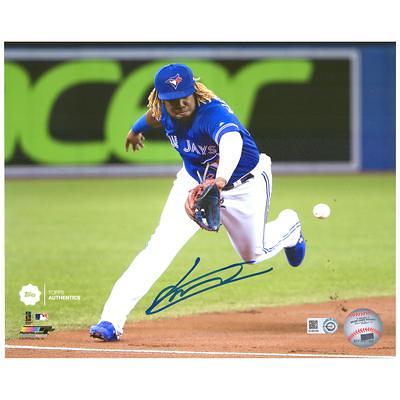 JUAN GUZMAN TORONTO BLUE JAYS AUTOGRAPHED BASEBALL CARD