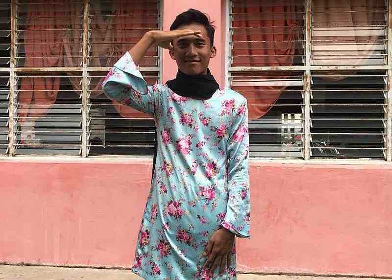 Male student wears baju  kurung  after going viral with 