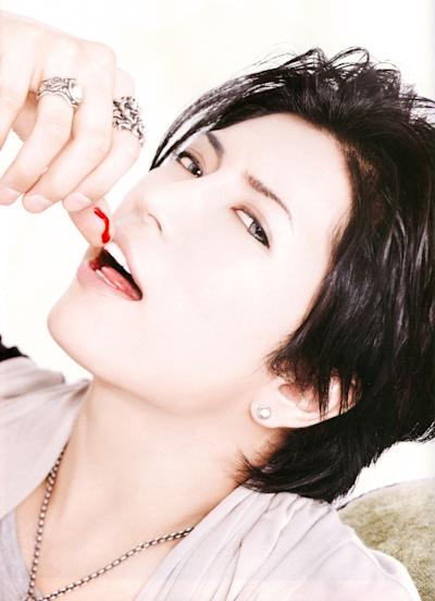 Fool-s-Mate-Scans-gackt-7007229-1265-1745.jpg.cf.jpg