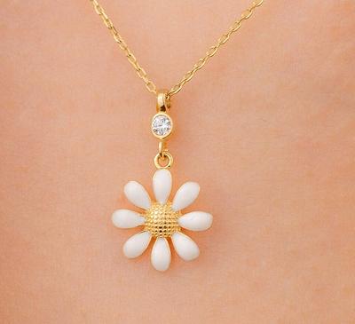 Dainty Daisy Necklace