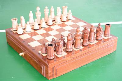 Queens Gambit Series Complete Chess Set Boxwood & Ebony 