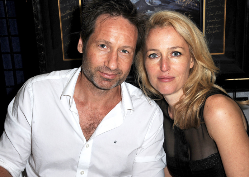 X-Files Revival Officially Ordered at Fox, David Duchovny and Gillian Anderson Back for 6 New Episodes