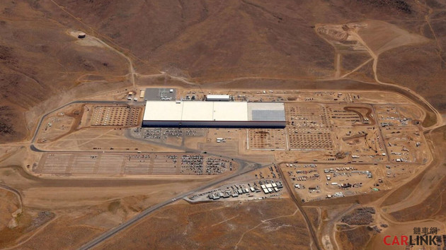 TESLA 預接單資金真的狂！史上最大超級電池工廠 Gigafactory 揭幕