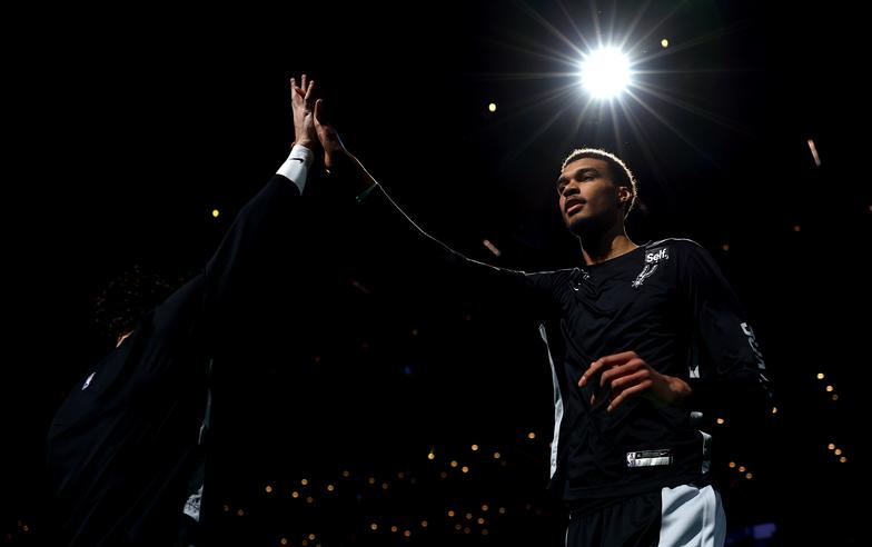 NBA》Wembanyama全票獲選新人王 聯盟安排眾多傳奇球星送上祝賀影片