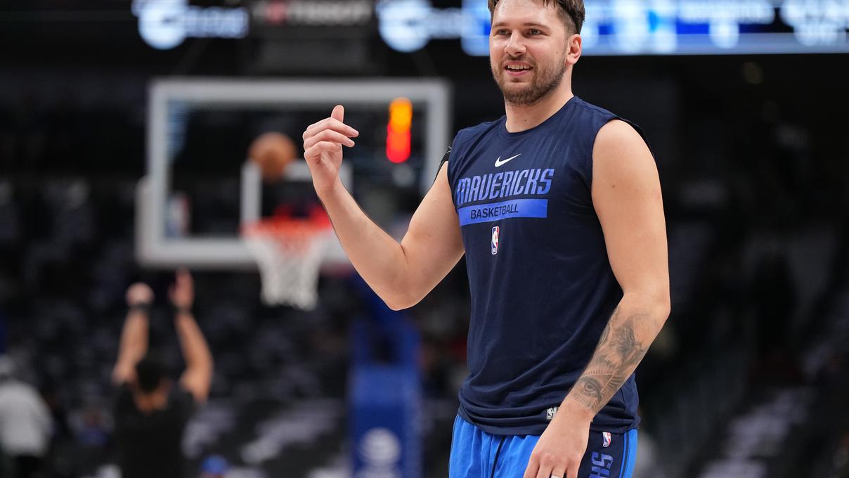 車陣中捕獲野生Doncic 比照最新鞋款粉紫色車身引注目