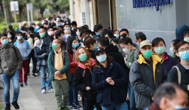 Hongkongers desperate for masks have turned to dubious online sources, with more than 100 saying they have been scammed. Photo: May Tse