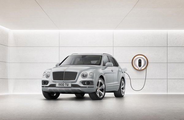 奢華休旅Bentayga Hybrid結合神奇智慧衛星導航，能幫車子Hybrid省上加省