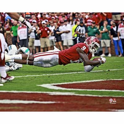 Tee Higgins Cincinnati Bengals Unsigned Catches A Pass in Stride for Touchdown White Alternate Jersey Photograph