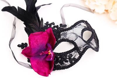 Black Red Feather Masquerade Mask for Women, Lace Mask, Metal