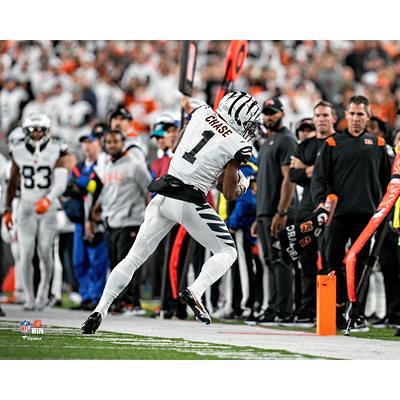 Ja'Marr Chase Cincinnati Bengals Unsigned Sideline Catch in White