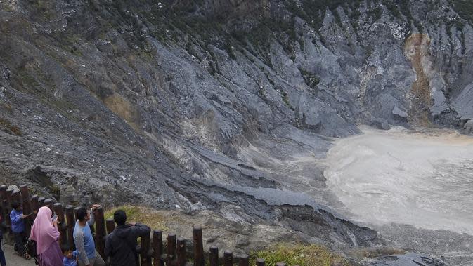 Mensos: Tagana Bantu Evakuasi Pengunjung Gunung Tangkuban 