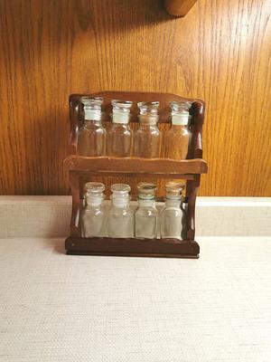 Spice Rack with 24 Empty Round Spice Jars, 396 Spice Labels with