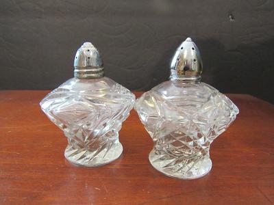  Tablecraft 1 Oz Round Glass Salt & Pepper Shakers with S/S Tops  : Home & Kitchen