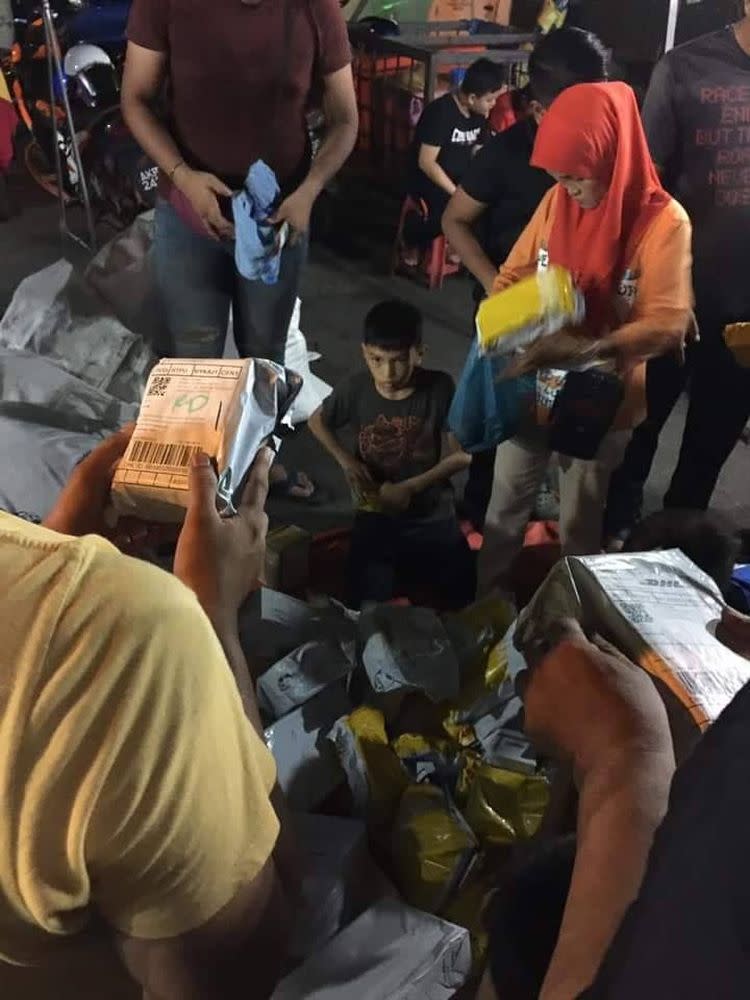 So-called ‘auction’ of unclaimed DHL parcels in Kangar, Perlis.