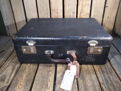 Retro Suitcase - ApolloBox