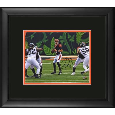 Framed Joe Burrow Cincinnati Bengals Autographed 16 x 20 Passing in the  Snow with White Jersey Photograph