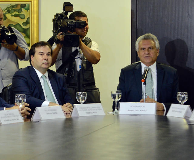 GOIÂNIA, GO, 26.08.2019 - RODRIGO-MAIA-GO - O presidente da Câmara dos Deputados, Rodrigigo Maia (DEM-RJ), participa de evento com o governador de Goiás, Ronaldo Caiado (DEM), no Palácio Pedro Ludovico Teixeira, na capital do estado, nesta segunda-feira (26). (Foto: Marcos Souza/Folhapress)