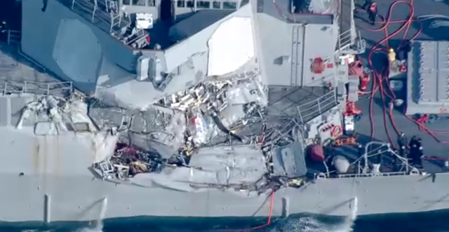 USS Fitzgerald damage