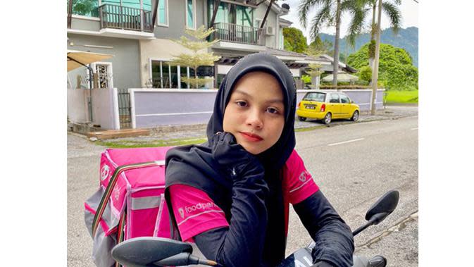 Berparas Cantik, Driver Pengantar Makanan Asal Malaysia Ini Jadi ...