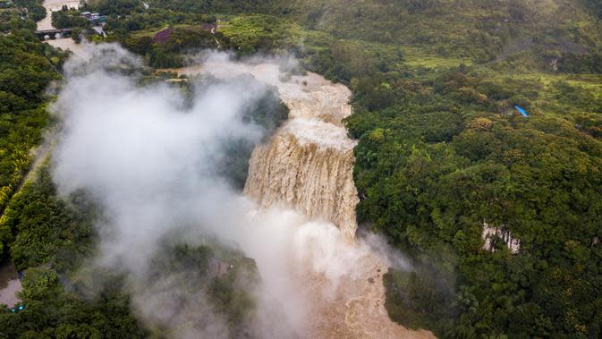 FOTO: Pemandangan Air Terjun Huangguoshu di Kota Anshun