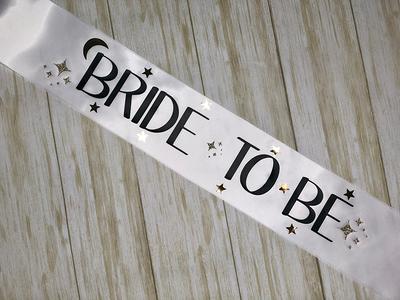 YULIPS Bride to Be Sash & Shoulder Length Veil - Bridal Accessories for  Bachelorette Party Bridal Shower Hen Party